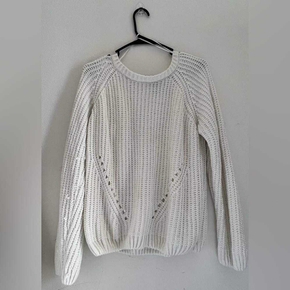 White over sized knit sweater.